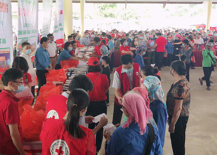 Hội CTĐ TP Lào Cai và Hội CTĐ Công ty Apatit Việt Nam hưởng ứng tháng hành động vì nạn nhân chất độc da cam 2