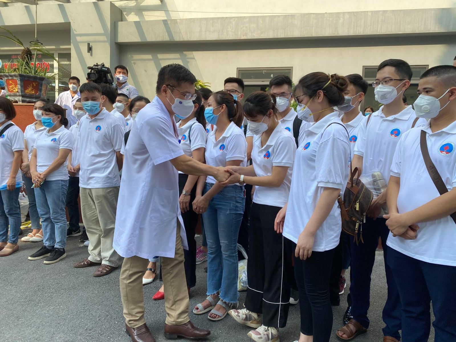 Đoàn quân áo trắng của Bệnh viện Hữu Nghị lên đường hỗ trợ TP Hồ Chí Minh chống dịch - Ảnh 5.
