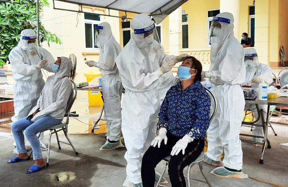 Gác bút nghiên lên đường... chống dịch - Ảnh 2.