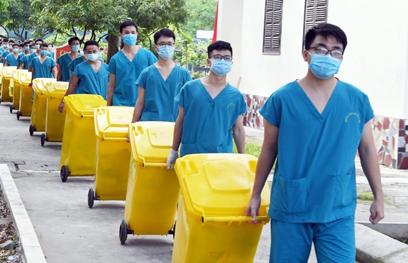 Gác bút nghiên lên đường... chống dịch - Ảnh 1.