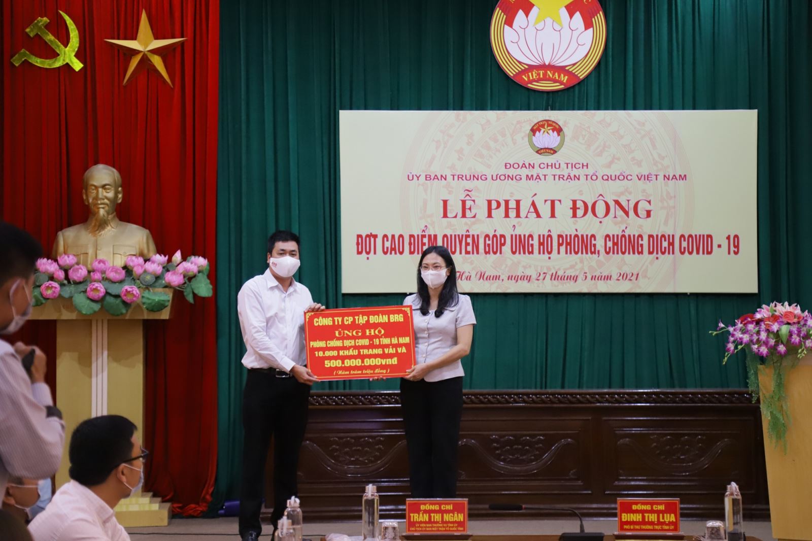 BRG ủng hộ 1 tỷ đồng và 20.000 khẩu trang cho cho Bắc Giang và Hà Nam chống dịch - Ảnh 1.