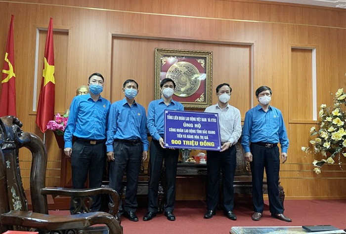 Đề xuất hỗ trợ người lao động Bắc Giang và Bắc Ninh gặp khó khăn do đại dịch COVID-19 - Ảnh 1.