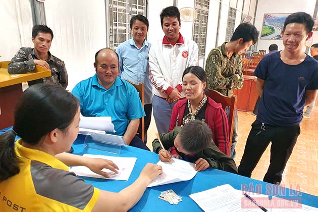 Sơn La: Cấp phát trên 700 triệu đồng cho các hộ gia đình có hoàn cảnh khó khăn tại Sông Mã, Sốp Cộp - Ảnh 2.