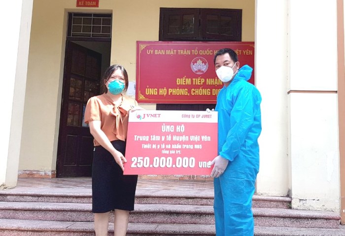 Huyện Việt Yên tiếp nhận thiết bị y tế hỗ trợ điều trị Covid 19 - Ảnh 1.
