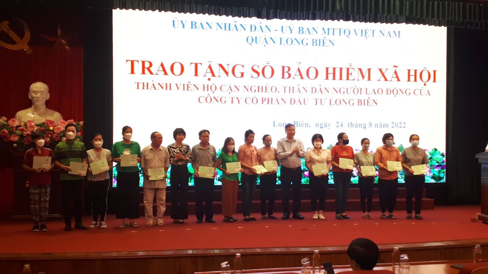 Quận đầu tiên trong cả nước hỗ trợ hộ nghèo, cận nghèo 100% mức đóng BHXH tự nguyện - Ảnh 1.