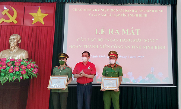 Ninh Bình: Câu lạc bộ “Ngân hàng máu sống” sẵn sàng trao tặng yêu thương cho người bệnh - Ảnh 2.