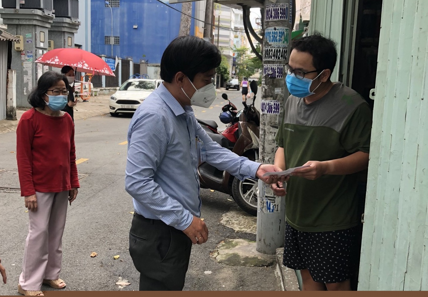 TP Hồ Chí Minh: Không để người lao động ở trọ phải thiếu ăn, thiếu chỗ ở - Ảnh 1.