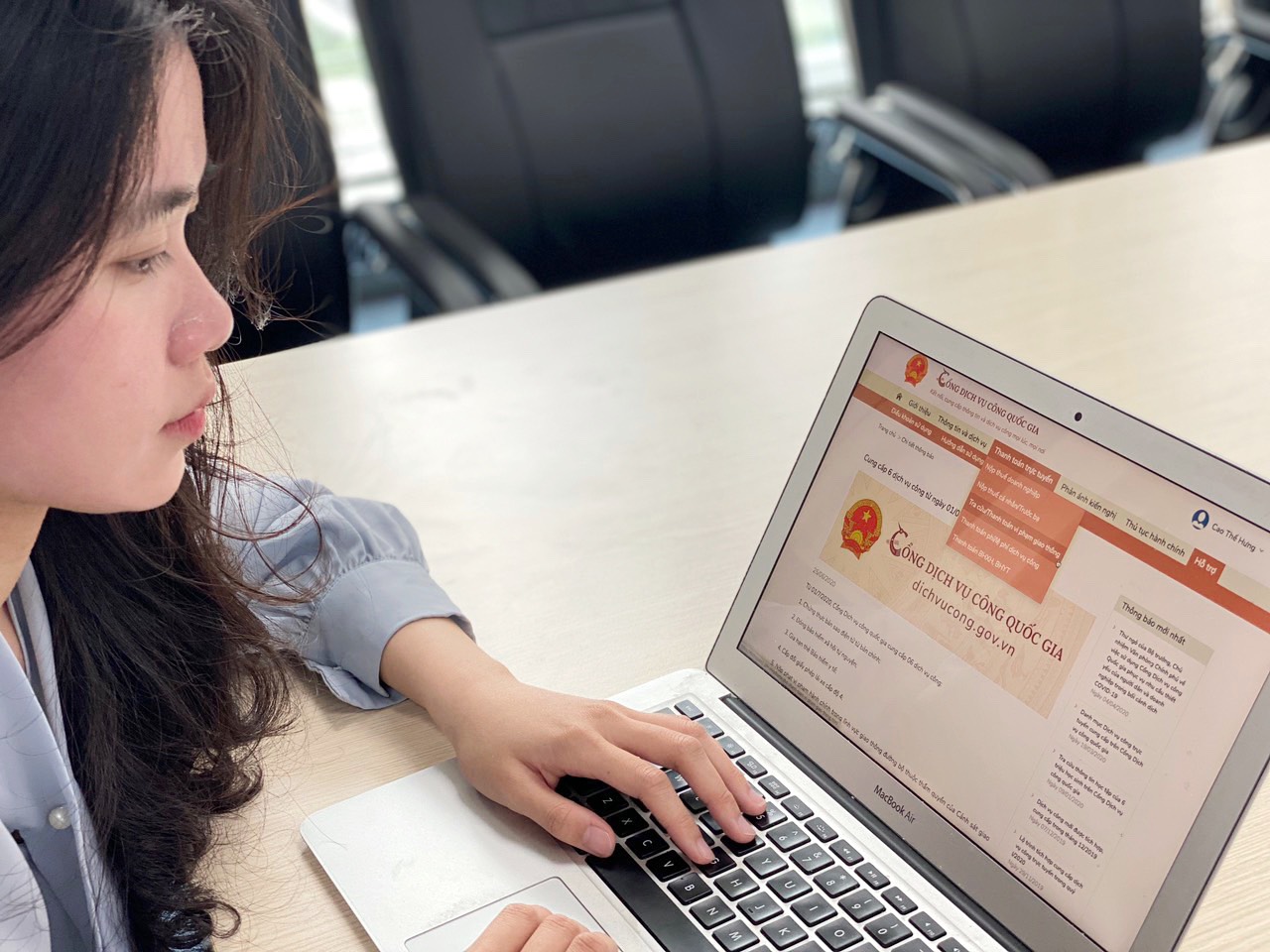 Người dân có thể đóng, nộp BHXH tự nguyện, BHYT hộ gia đình trực tuyến - Ảnh 1.