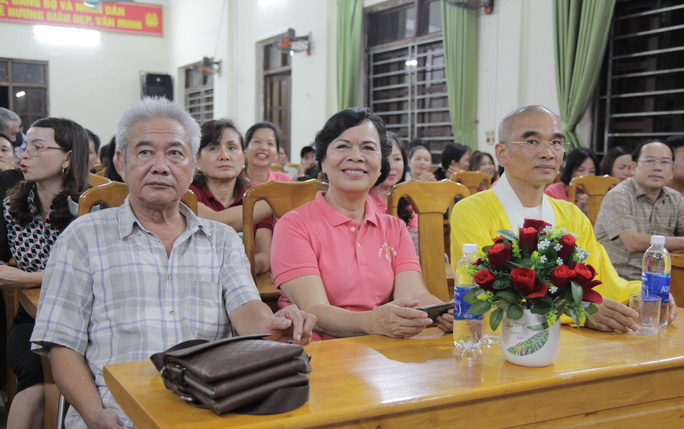 Phu nhân nguyên Chủ tịch nước Trương Tấn Sang tặng 500 áo phao cứu sinh cho ngư dân Quảng Bình