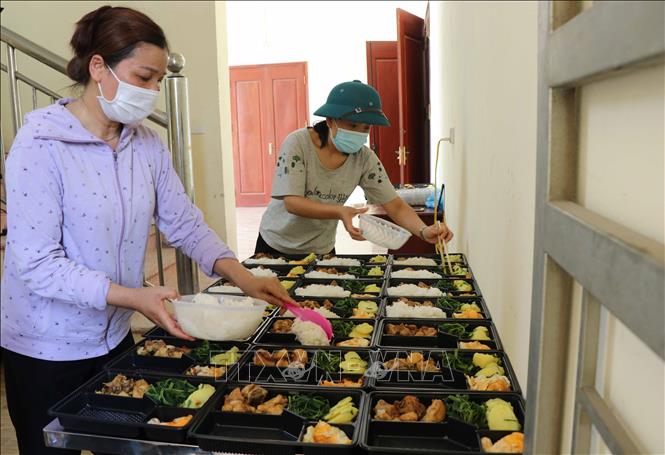 Ấm tình người nơi tâm dịch - Ảnh 1.