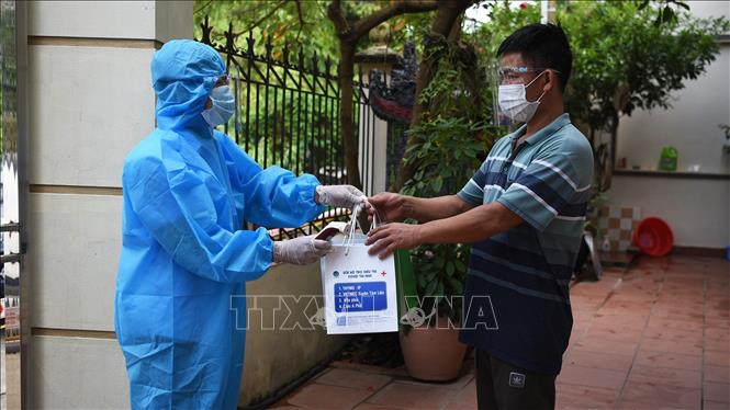 Các chế độ BHXH người lao động tham gia BHXH mắc COVID-19 được hưởng - Ảnh 1.