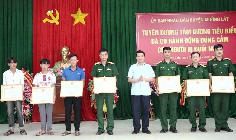 Thanh Hóa: Khen thưởng các cá nhân dũng cảm cứu nữ sinh đuối nước - Ảnh 3.