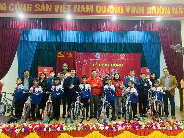 Hà Tĩnh: Phát động Phong trào ''Tết Nhân ái'' 2023 - ''Tặng quà - Vui Tết'' cùng người có hoàn cảnh khó khăn - Ảnh 4.