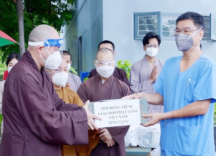 Tăng ni, phật tử TP Hồ Chí Minh chung tay phòng chống đại dịch Covid 19 - Ảnh 3.