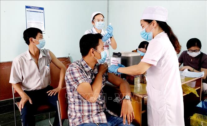 Mở rộng đối tượng trong chiến dịch tiêm vaccine phòng COVID-19 - Ảnh 1.