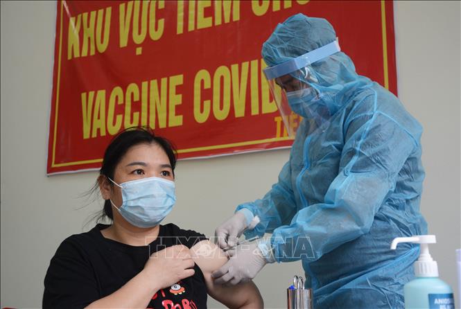 Đặt an toàn lên hàng đầu khi thực hiện chiến dịch tiêm chủng vaccine phòng COVID-19 - Ảnh 2.