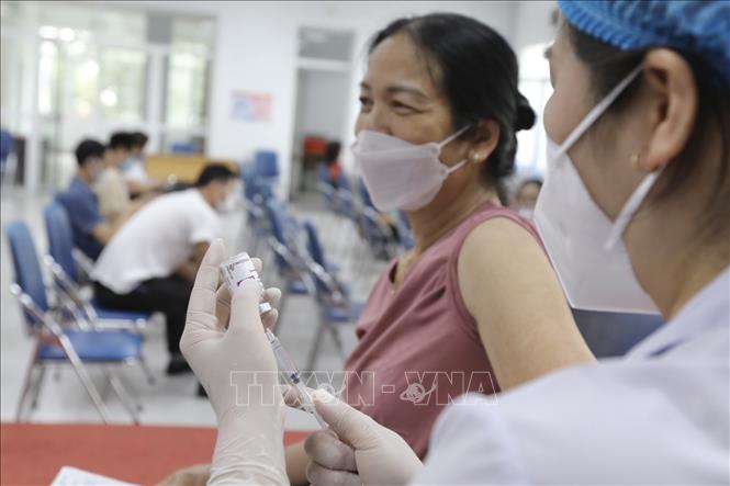 Tăng cường tiêm vaccine phòng COVID-19, ưu tiên bảo vệ nhóm nguy cơ cao - Ảnh 6.