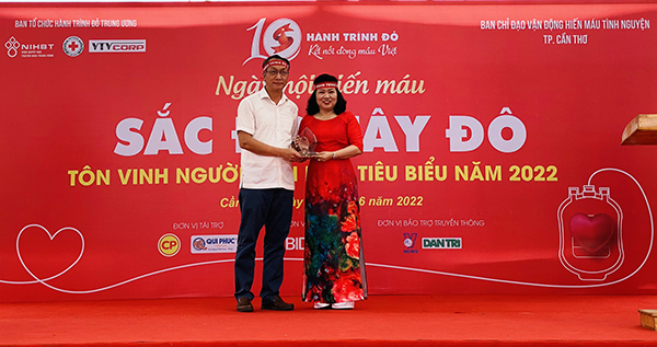 “Sắc đỏ Tây đô” năm 2022 tiếp nhận 570 đơn vị máu - Ảnh 1.