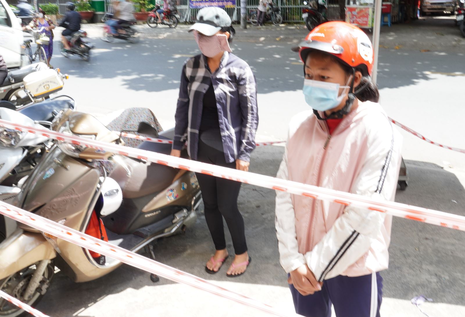 ''Tủ lạnh cộng đồng'' chia sẻ thực phẩm cho người dân giữa mùa dịch tại TP Hồ Chí Minh - Ảnh 3.