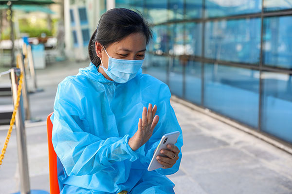 Vinamilk gửi tặng sữa và nhiều phần quà đến các Bác sĩ, bệnh F0 tại Bệnh viện Trưng Vương - Ảnh 4.